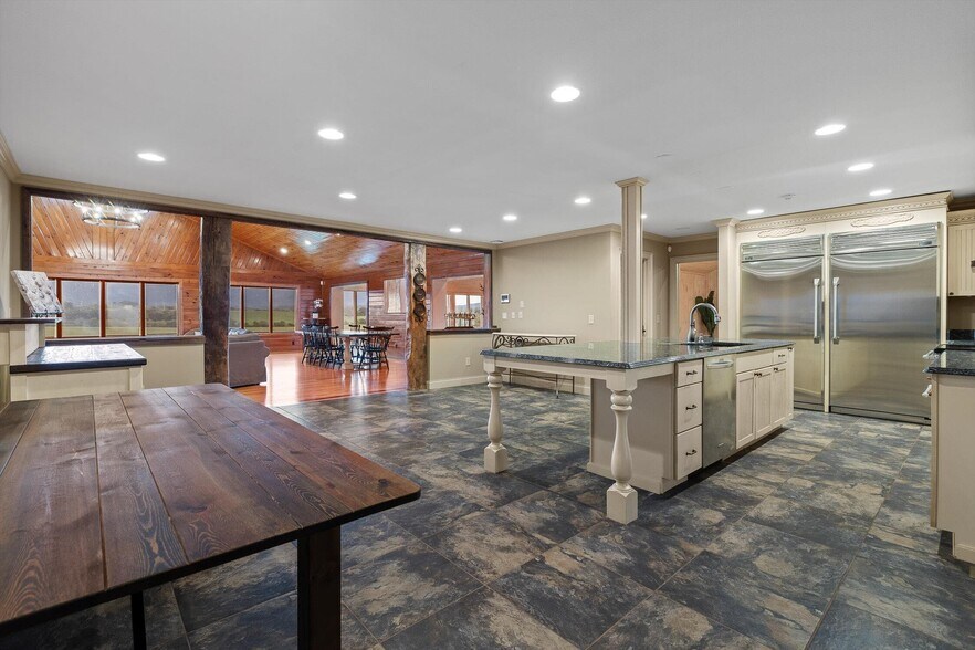 More Photos Of 1020 Thomas Rd, Benton Multifamily For Sale