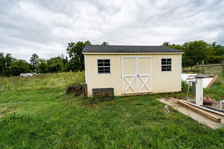 More Photos Of 12167 Lee Hwy, Sperryville Veterinarian Kennel For Sale