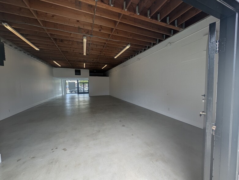 More Photos Of 1420-1422 Santa Monica Blvd, Santa Monica Freestanding For Lease
