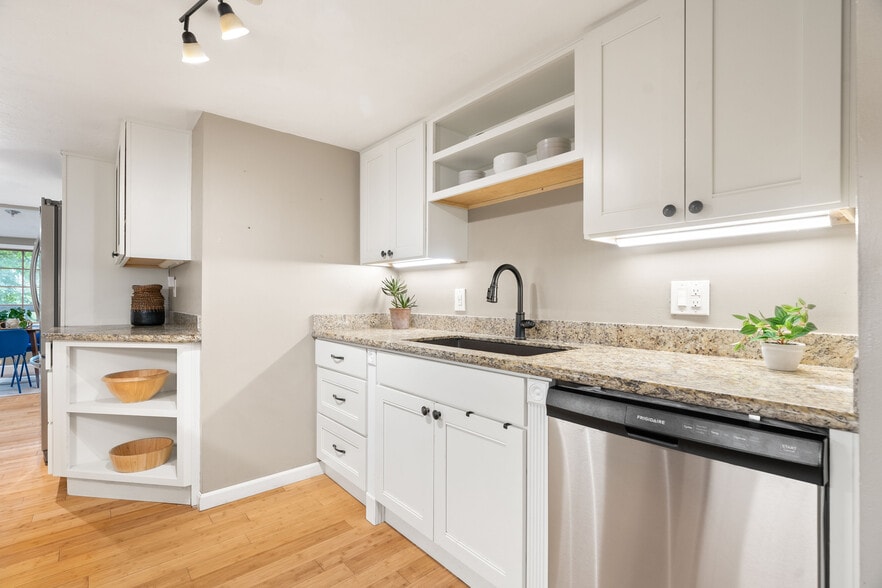 More Photos Of 1824 SW Greenway Cir, West Linn Specialty For Sale