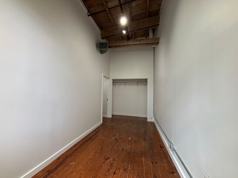 More Photos Of 887 W Marietta St NW, Atlanta Loft Creative Space For Lease