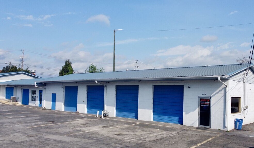 More Photos Of 2833 Western Ave, Knoxville Freestanding For Sale