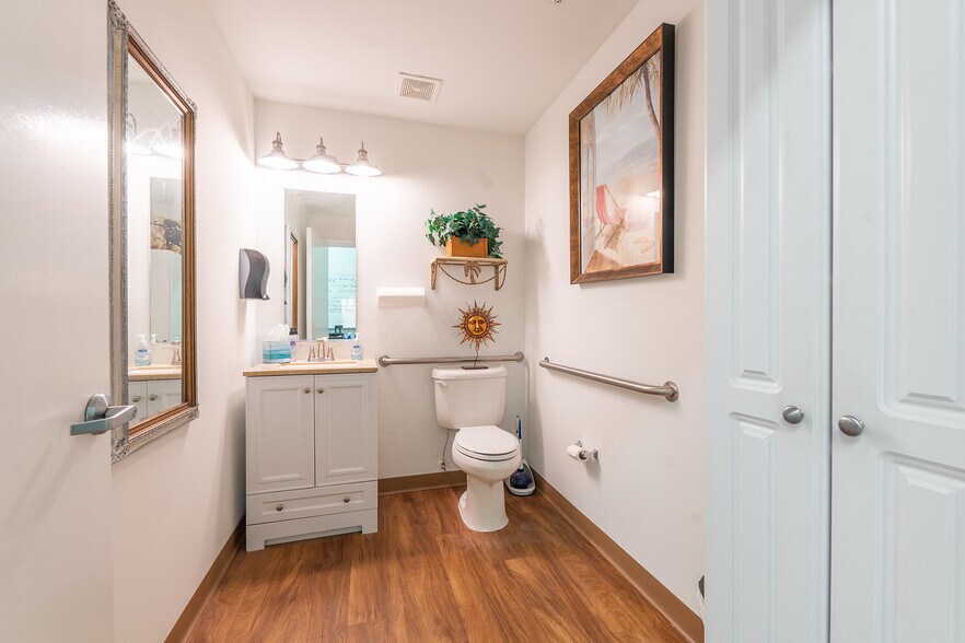 More Photos Of 575 NW Mercantile Pl, Port Saint Lucie Warehouse For Sale