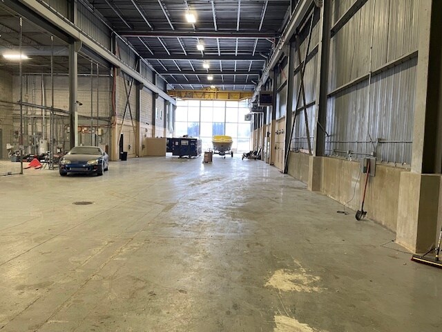 More Photos Of 543 W Algonquin Rd, Arlington Heights Warehouse For Sale