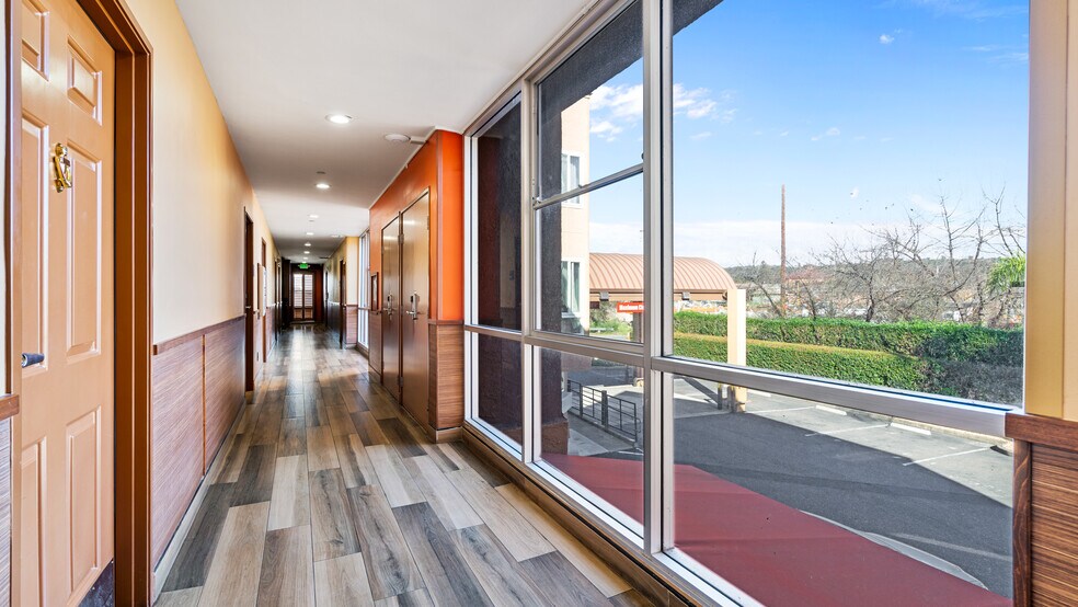 More Photos Of 178 Dry Creek Rd, Healdsburg Hotel For Sale