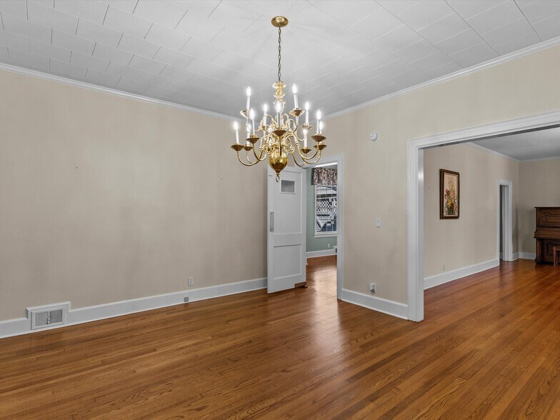 More Photos Of 302 W College St, Enterprise Flex For Sale