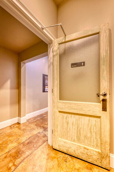 More Photos Of 223 Commerce St, Kingsport Storefront For Sale