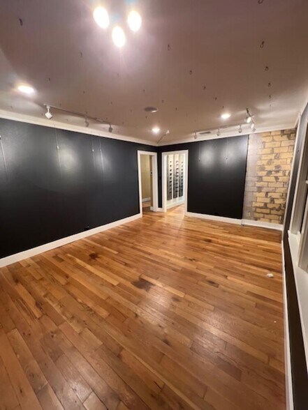 More Photos Of 505 Main, Blanco Office Residential For Sale