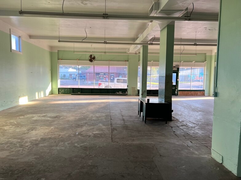 More Photos Of 820 W Broadway St, Muskogee Flex For Sale