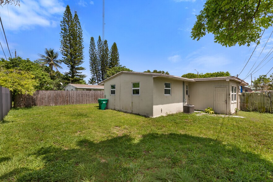 More Photos Of 5521 SW 34th St, Pembroke Park Multifamily For Sale