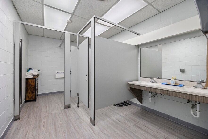 More Photos Of 419 W Market St, Sandusky Light Distribution For Sale