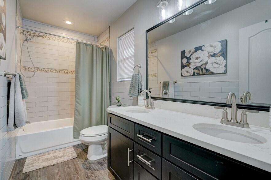 More Photos Of 1207 W Gore Blvd, Lawton Apartments For Sale