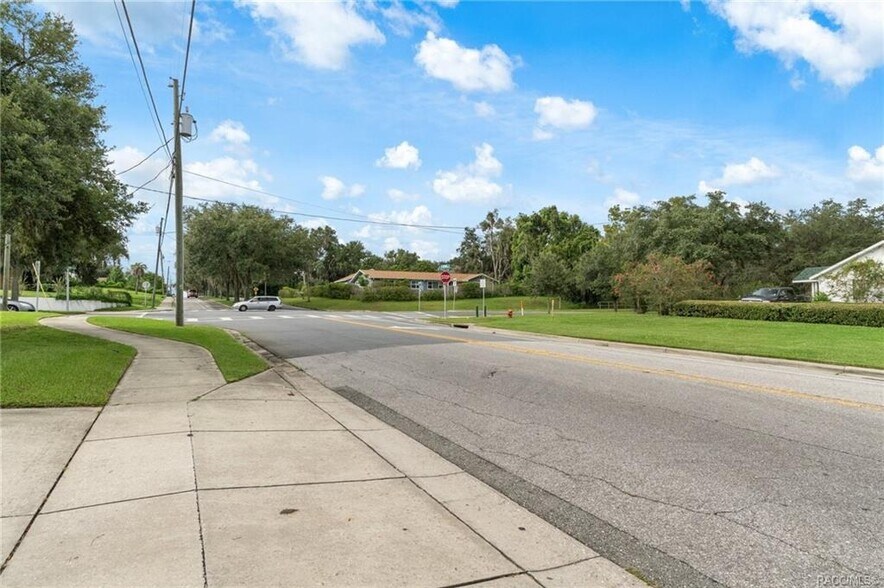 More Photos Of 102 E Highland Blvd, Inverness Drugstore For Sale