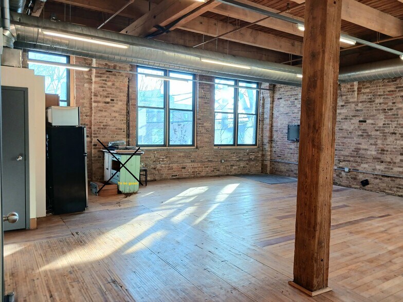 More Photos Of 333 N Oakley Blvd, Chicago Light Distribution For Lease