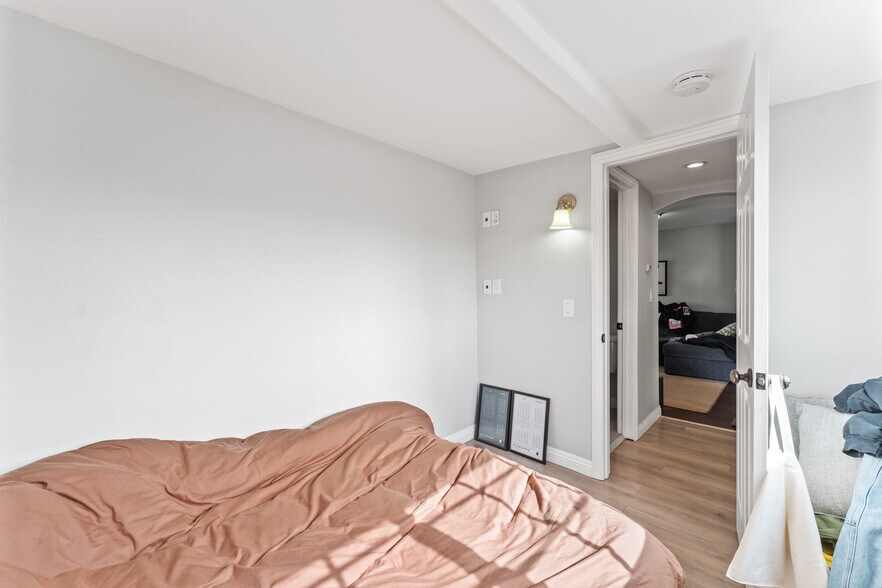 More Photos Of 126 E Balboa Blvd, Newport Beach Multifamily For Sale