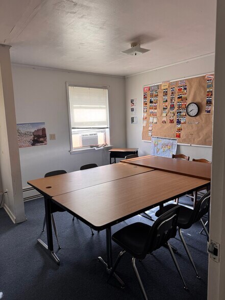 More Photos Of 518 Hegeman St, Schenectady Office For Sale