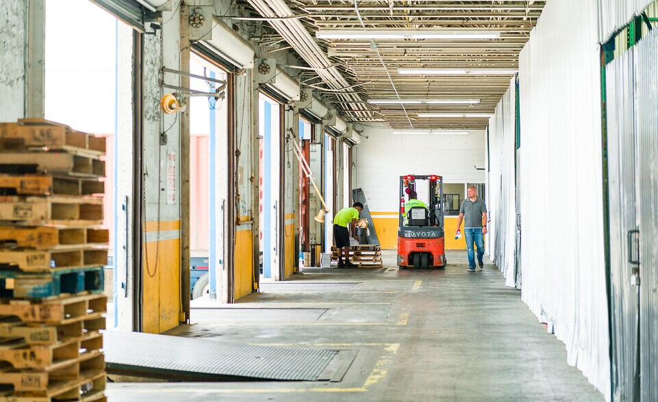 More Photos Of 5301 Polk St, Houston Warehouse For Lease