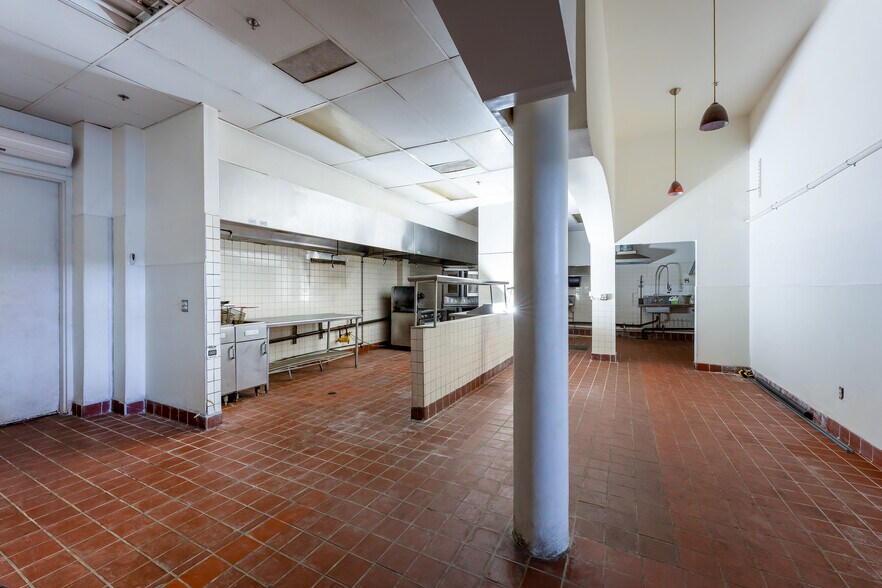 More Photos Of 825-831 5th Ave, San Diego Storefront Retail Residential For Lease