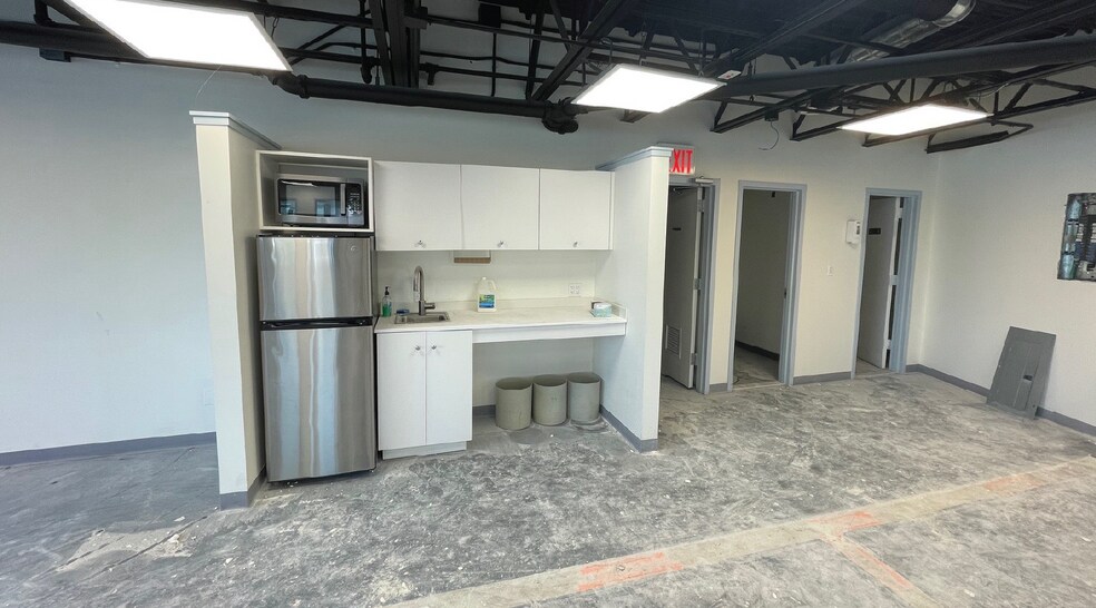 More Photos Of 53-21 Vernon Blvd, Long Island City Warehouse For Lease