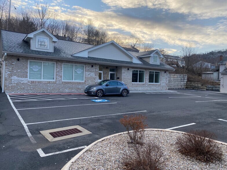 More Photos Of 113-115 S Main St, Beacon Falls Freestanding For Lease