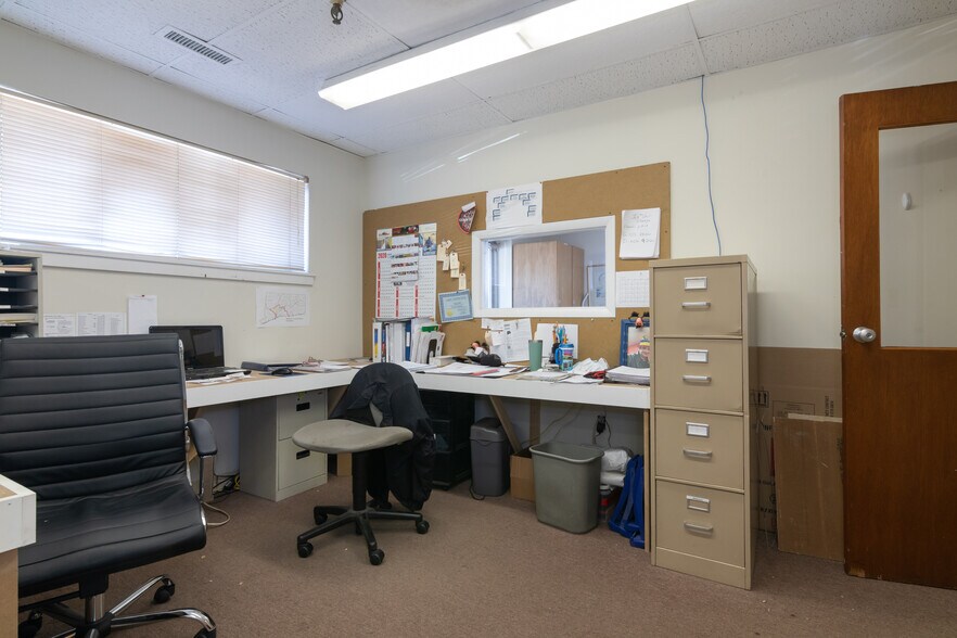 More Photos Of 299 Welton St, Hamden Warehouse For Lease