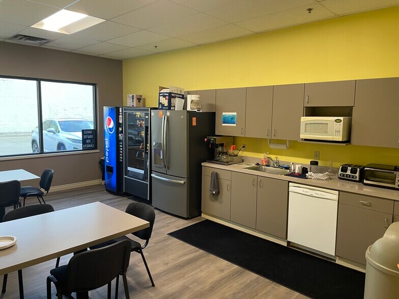 More Photos Of 41800 Executive Dr, Harrison Township Manufacturing For Lease