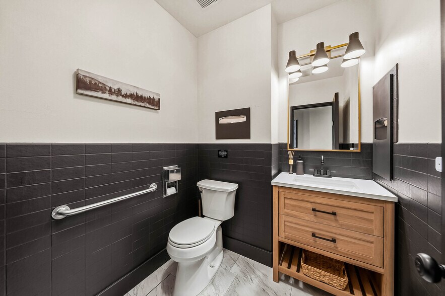 More Photos Of 239 SE G St, Grants Pass General Retail For Sale