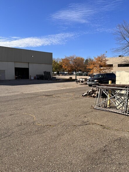 More Photos Of 43545 Utica Rd, Sterling Heights Manufacturing For Lease