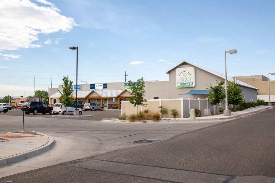 More Photos Of 10141 Coors Blvd NW, Albuquerque Veterinarian Kennel For Lease