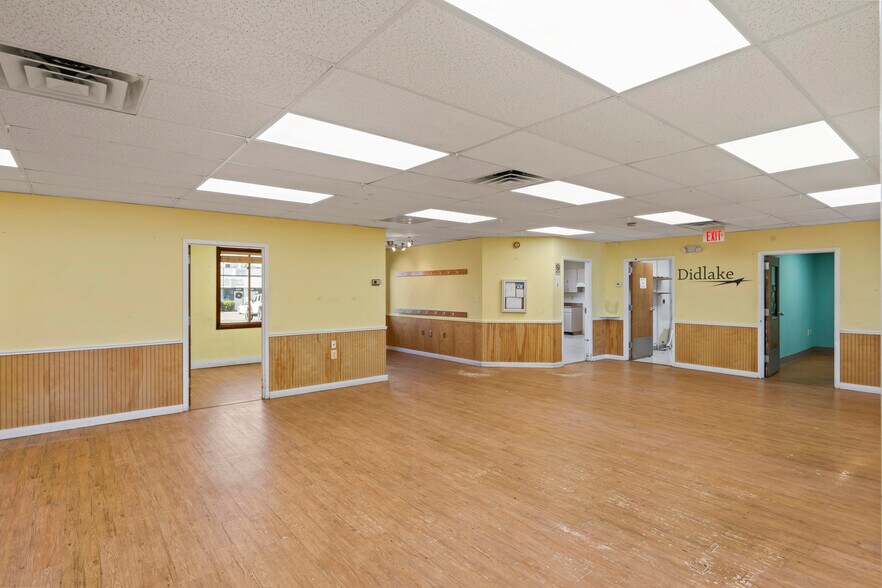 More Photos Of 9380 Forestwood Ln, Manassas Office For Lease