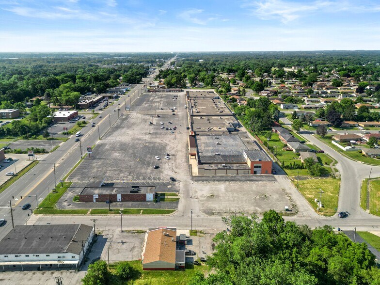 More Photos Of 5340-5364 Broadway, Merrillville Storefront For Sale