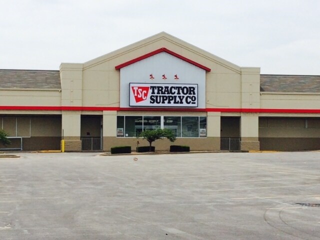 Primary Photo Of 20-185 Plaza Dr, Sainte Genevieve Unknown For Lease