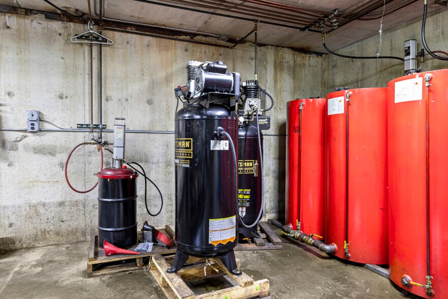 More Photos Of 8332 E 12 Mile Rd, Warren Service Station For Sale