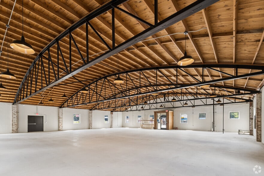 More Photos Of 111 Nashville Hwy N, Columbia Freestanding For Lease