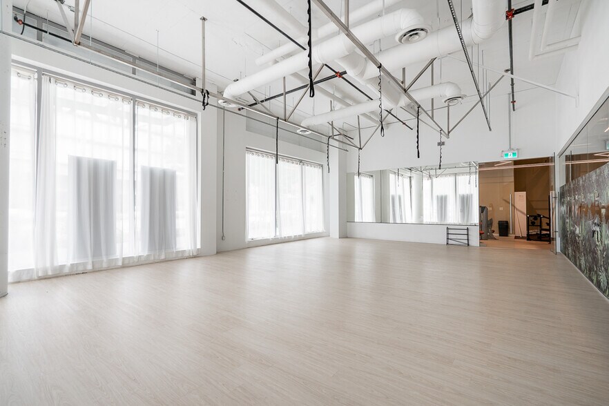 More Photos Of 5508 Hollybridge Way, Richmond Office For Lease
