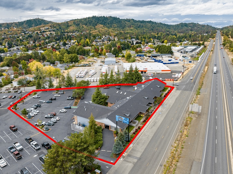 More Photos Of 2166 NW Vine St, Grants Pass Medical For Sale