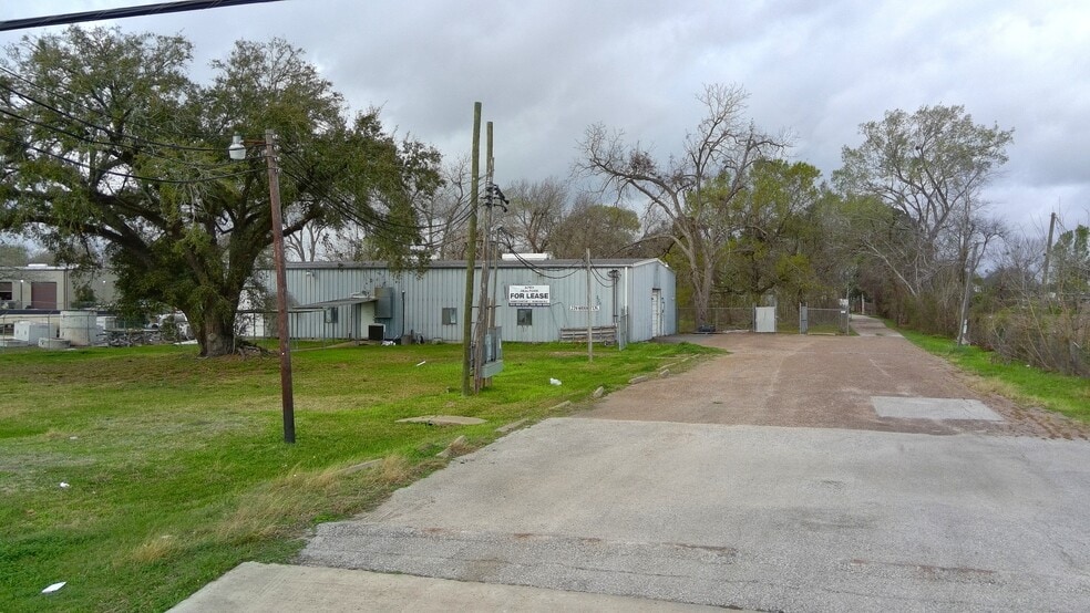 More Photos Of 226 Brand Ln, Stafford Warehouse For Lease