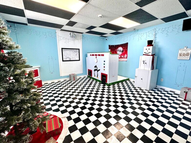 More Photos Of 1316 E Empire St, Bloomington General Retail For Sale