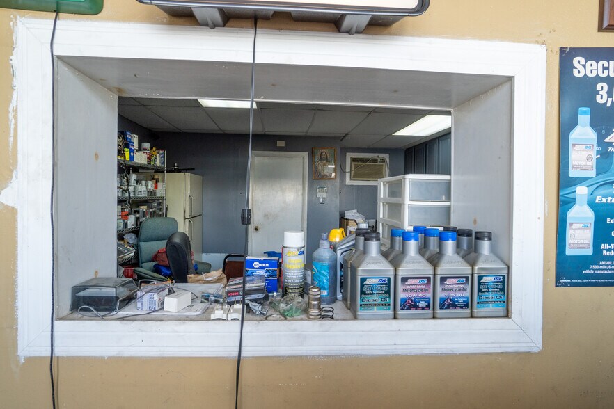 More Photos Of 5507 E Colonial Dr, Orlando Auto Repair For Sale