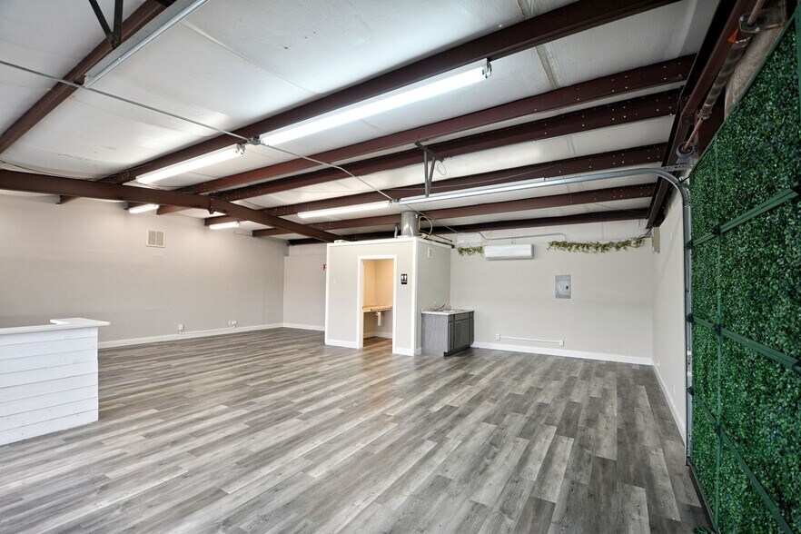 More Photos Of 100 Schertz Pky, Schertz Freestanding For Sale