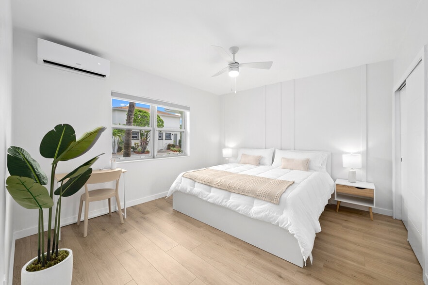 More Photos Of 401 6th Ave N, Lake Worth Beach Hotel For Sale
