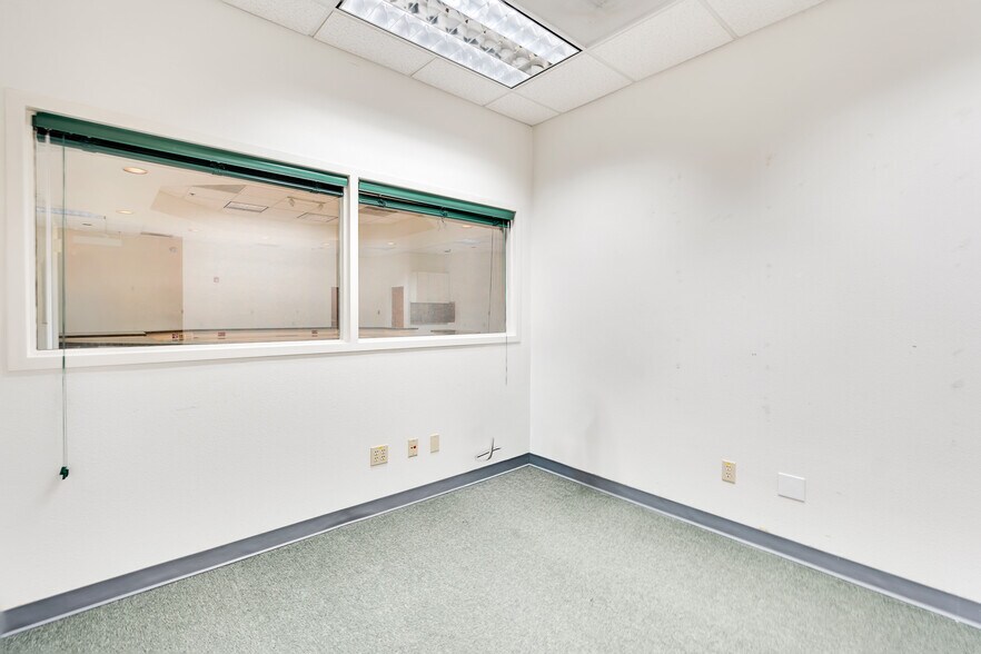 More Photos Of 222 I St, Los Banos Office For Lease
