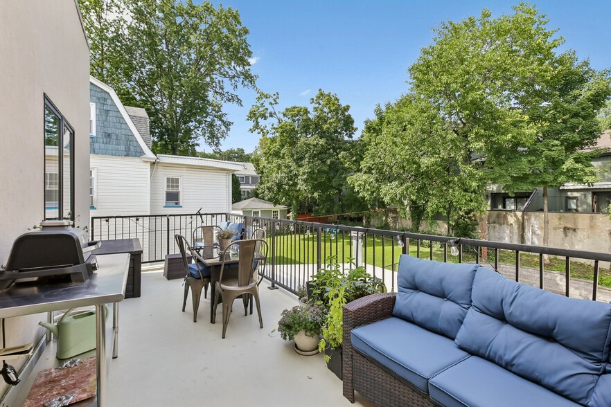 More Photos Of 97 Baker St, Maplewood Storefront For Sale