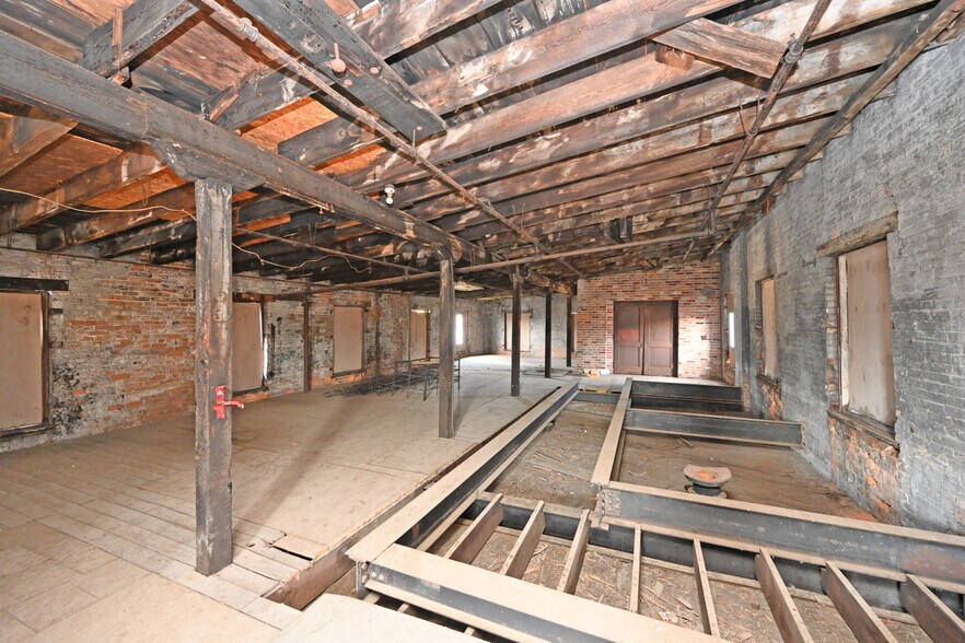 More Photos Of 2025 Dunlap St, Cincinnati Light Manufacturing For Sale