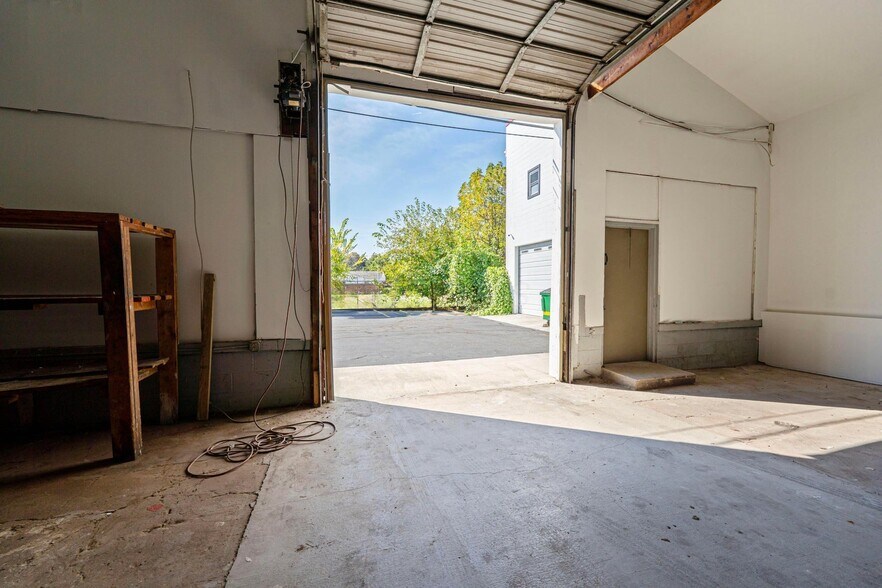 More Photos Of 3895 Sullivant ave, Columbus General Retail For Lease