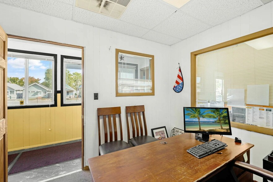 More Photos Of 736 Woodville Rd, Toledo Auto Dealership For Lease