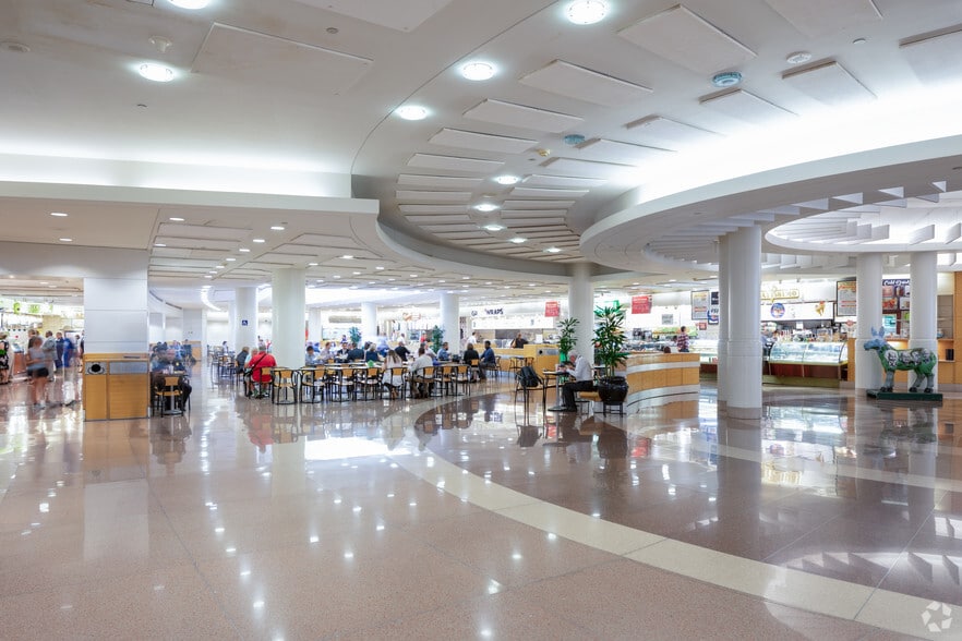 More Photos Of 1300 Pennsylvania Ave NW, Washington Office For Lease