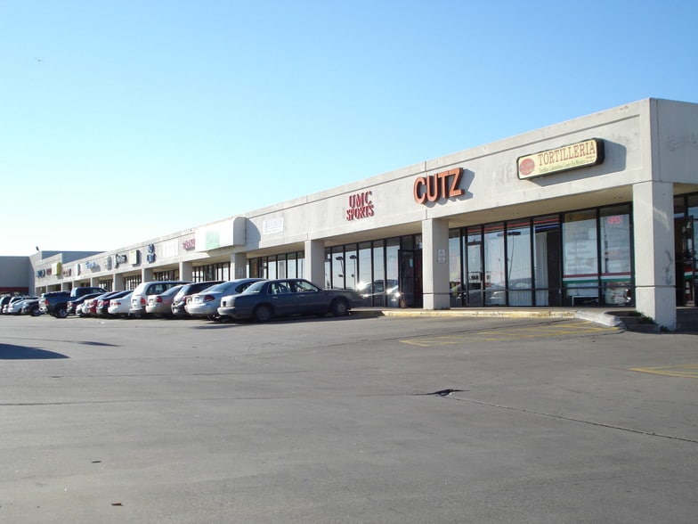More Photos Of 311-417 E Camp Wisdom Rd, Duncanville General Retail For Sale