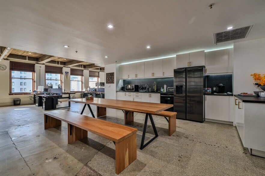 More Photos Of 742-748 S Hill St, Los Angeles Loft Creative Space For Lease