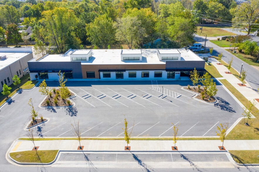 Primary Photo Of 1003 S Main St, Bentonville Office For Lease